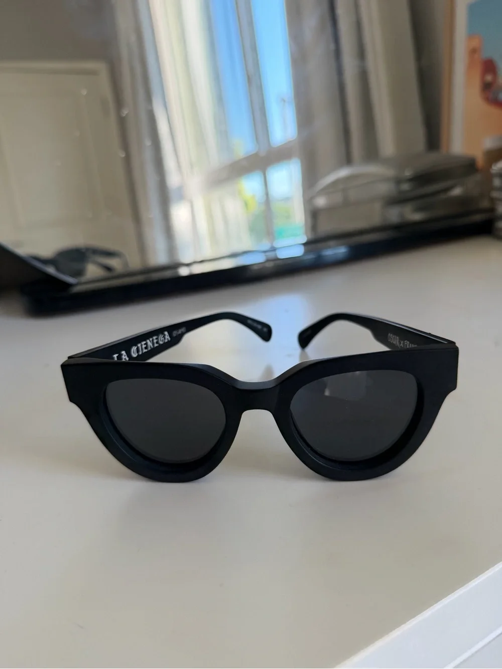 Oscar x Frank Matte Black Round Cat-Eye Sunglasses - Picture 2 of 4